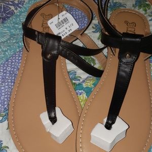 ♠️Cute black sandals ♠️